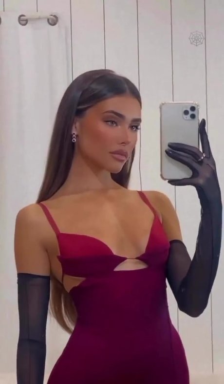 Naakte gelekte OnlyFans-foto van Madison Beer