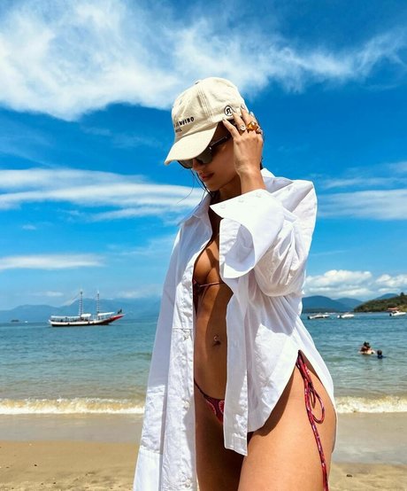 Naakte gelekte OnlyFans-foto van Rafa Kalimann