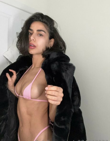Naakte gelekte OnlyFans-foto van Kittenqueenpurs