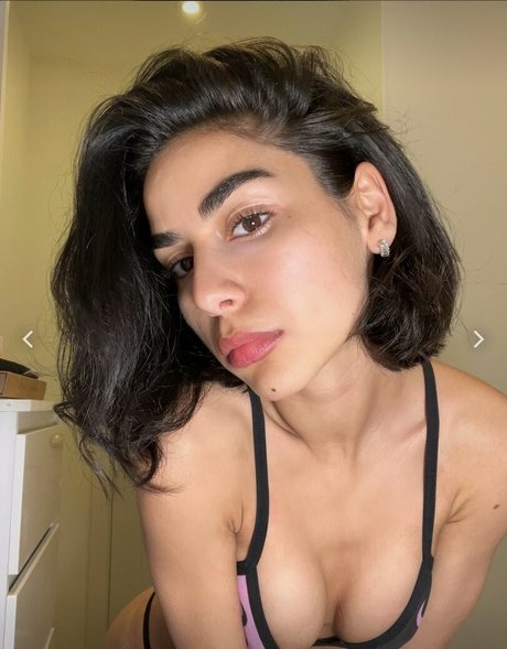 Naakte gelekte OnlyFans-foto van Kittenqueenpurs