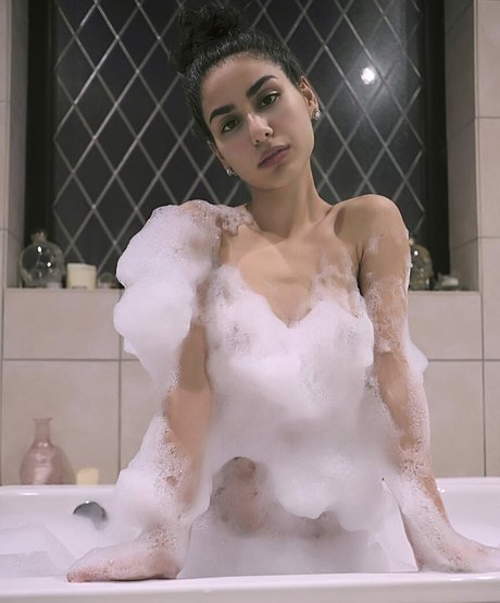 Naakte gelekte OnlyFans-foto van Kittenqueenpurs