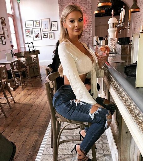 Naakte gelekte OnlyFans-foto van Elizabeth Georgina