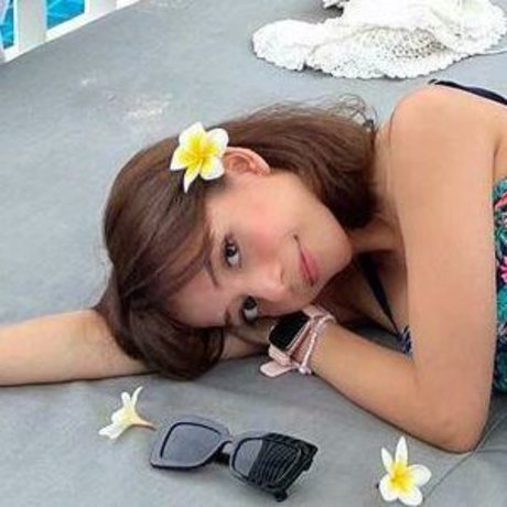 Naakte gelekte OnlyFans-foto van Eeeveenara