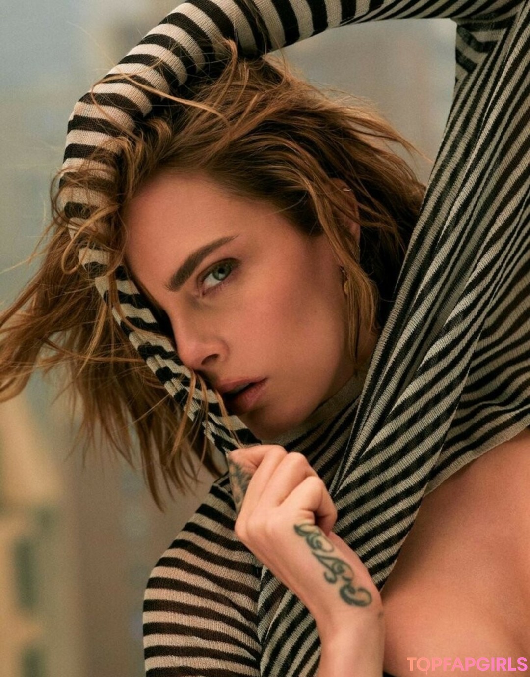 Naakte gelekte OnlyFans-foto van Cara Delevingne #1070