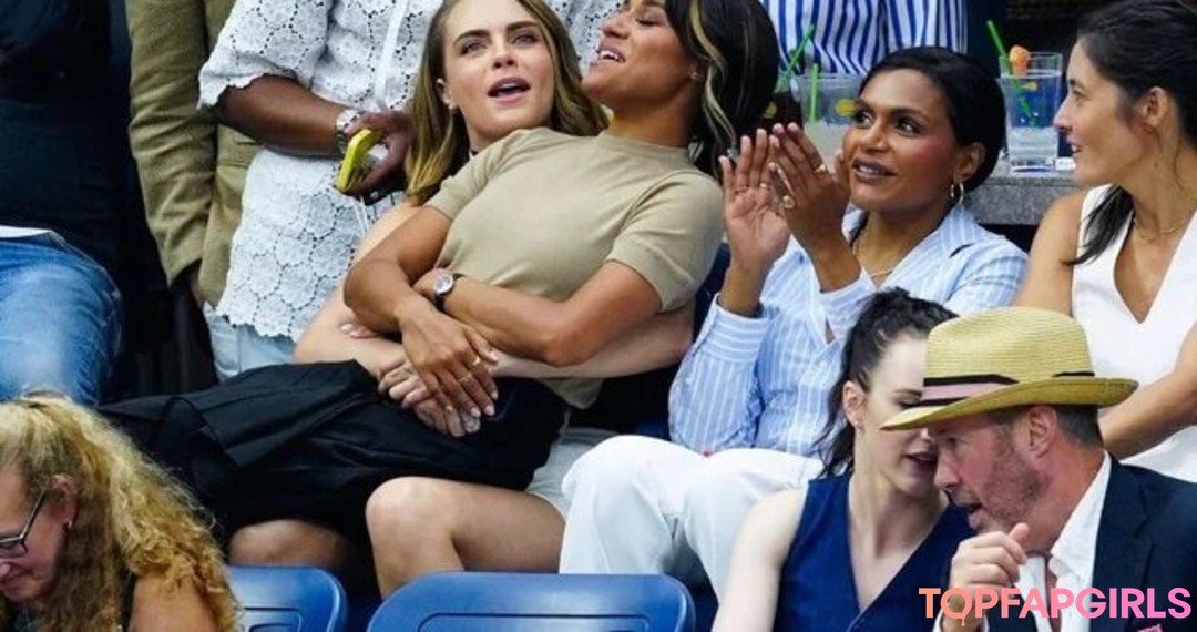 Naakte gelekte OnlyFans-foto van Cara Delevingne #1174