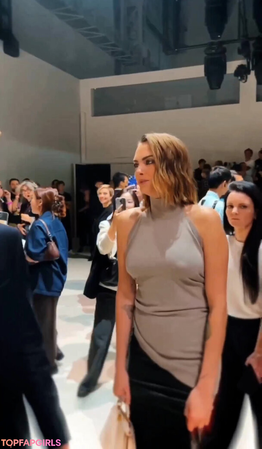 Naakte gelekte OnlyFans-foto van Cara Delevingne #1204