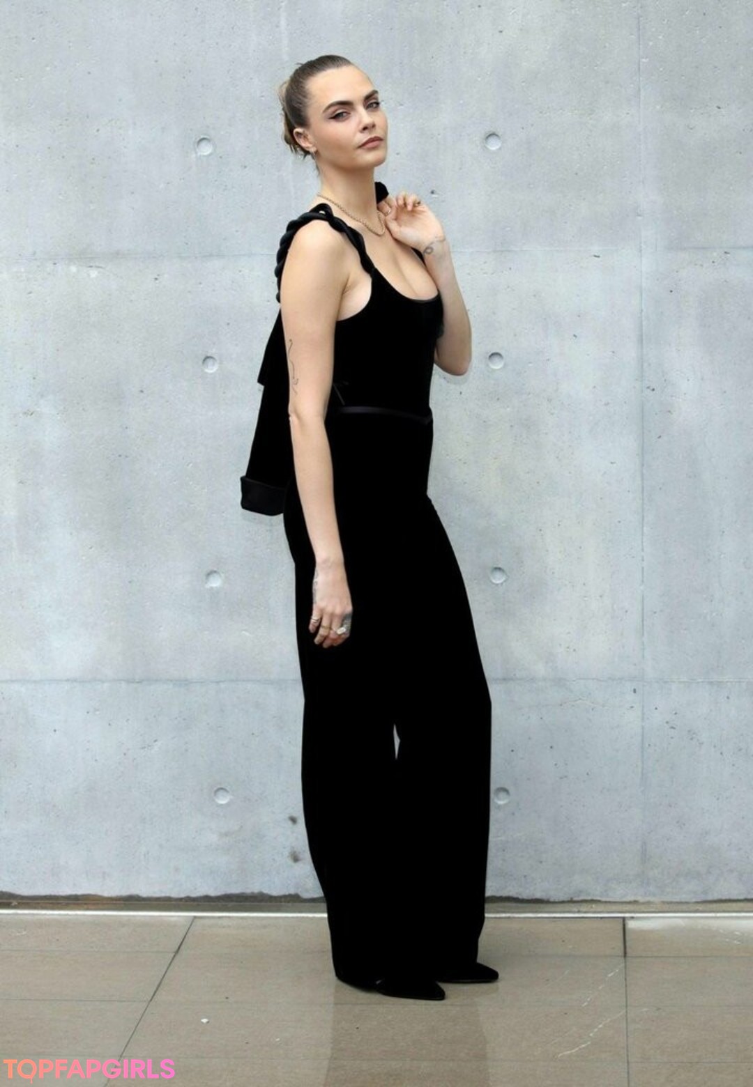 Naakte gelekte OnlyFans-foto van Cara Delevingne #1213