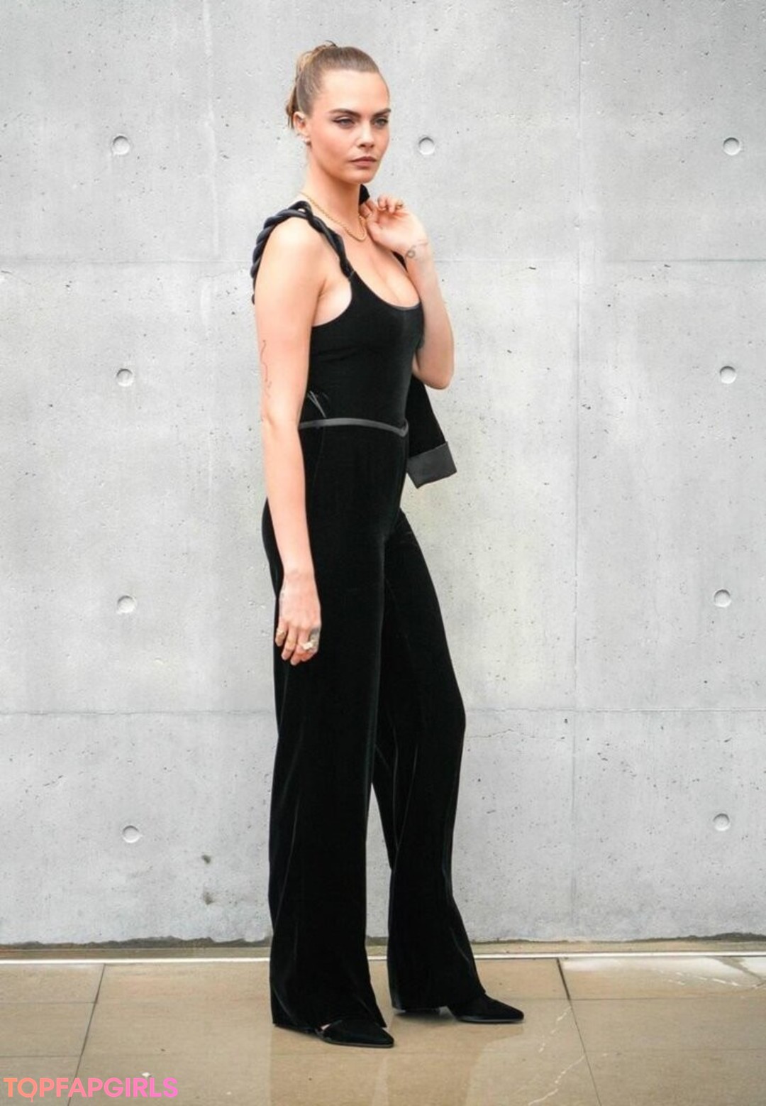 Naakte gelekte OnlyFans-foto van Cara Delevingne #1217