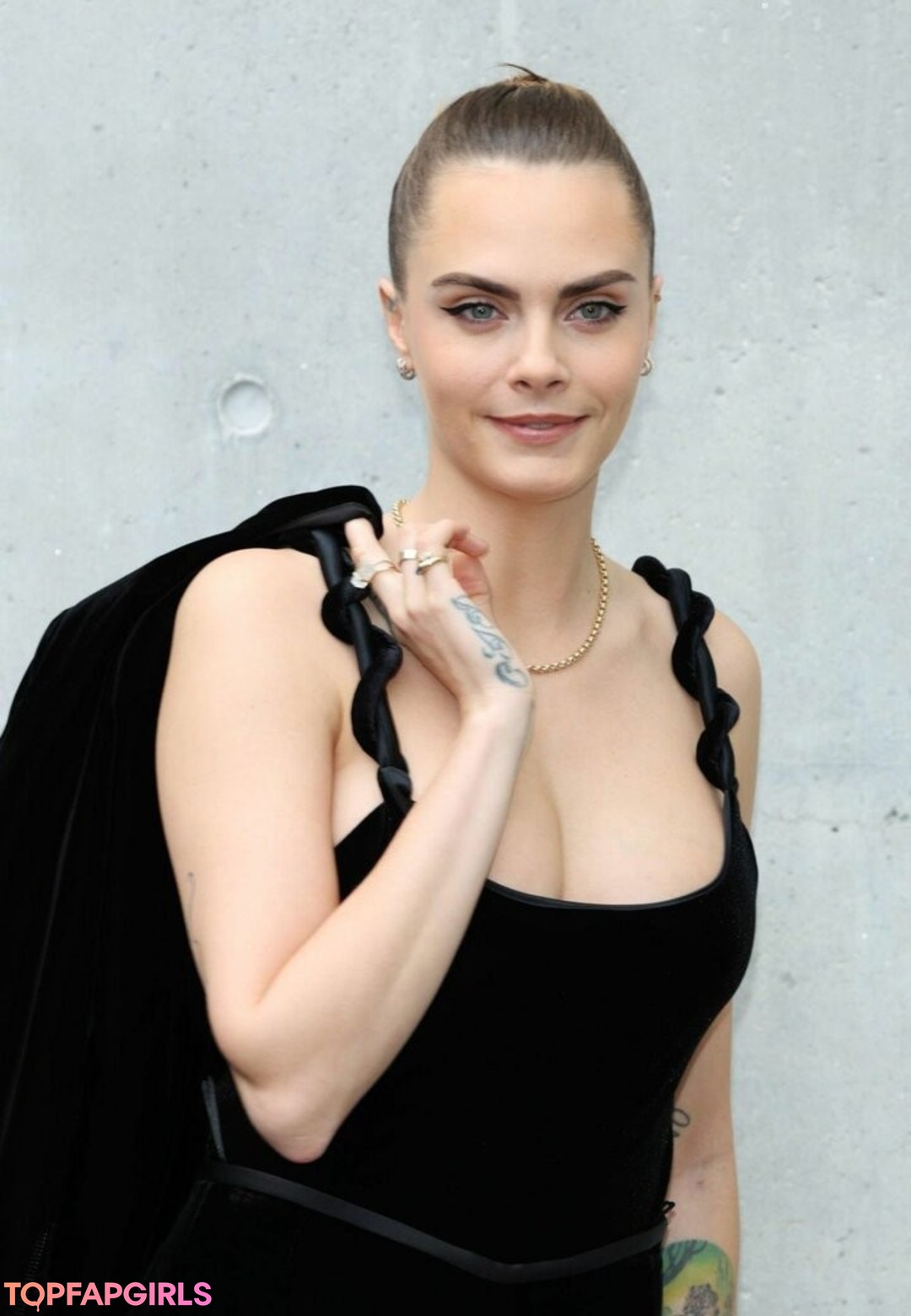 Naakte gelekte OnlyFans-foto van Cara Delevingne #1220