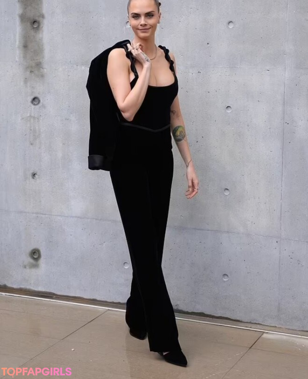 Naakte gelekte OnlyFans-foto van Cara Delevingne #1222