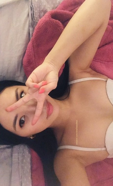 Naakte gelekte OnlyFans-foto van Onesweetbee