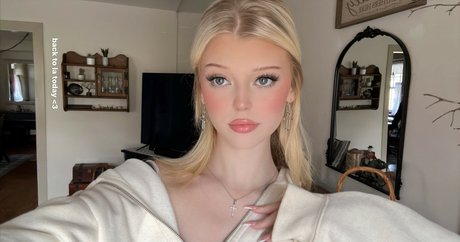 Naakte gelekte OnlyFans-foto van Loren Gray