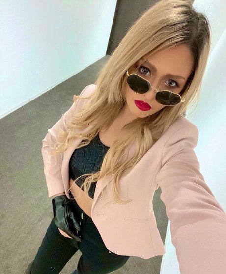 Naakte gelekte OnlyFans-foto van Giulia