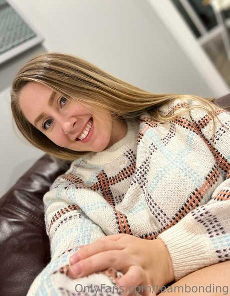 Naakte gelekte OnlyFans-foto van Teambonding