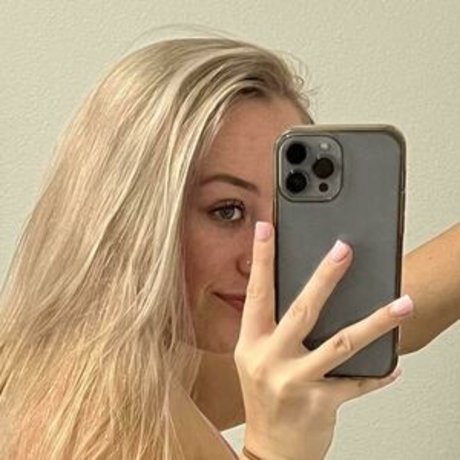Naakte gelekte OnlyFans-foto van Theohrp