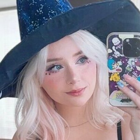 Naakte gelekte OnlyFans-foto van Ashtronova
