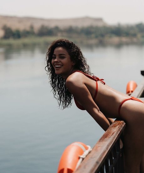 Naakte gelekte OnlyFans-foto van Bella Campos