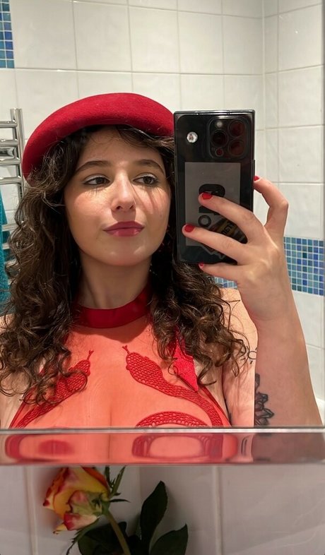 Naakte gelekte OnlyFans-foto van Sophoulla
