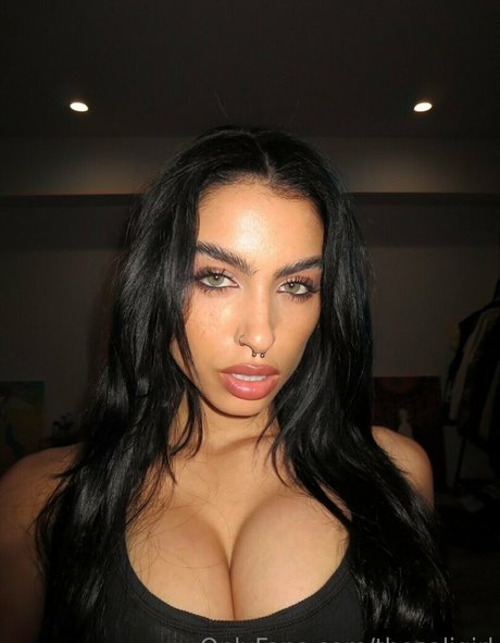 Naakte gelekte OnlyFans-foto van Thecaligirl