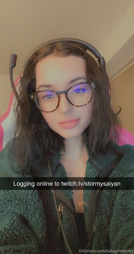 Naakte gelekte OnlyFans-foto van Babygirlstormy