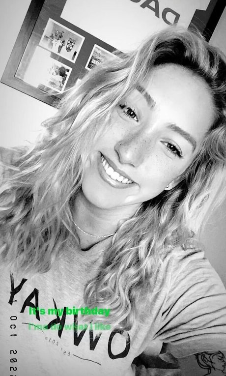 Naakte gelekte OnlyFans-foto van Caitlin Beevers