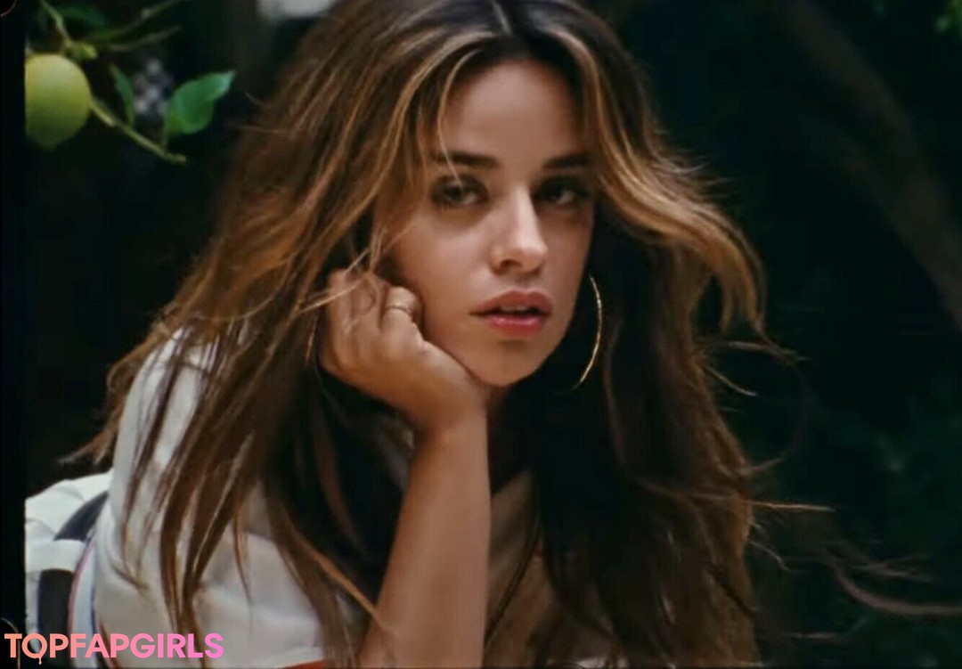 Naakte gelekte OnlyFans-foto van Camila Cabello #1014