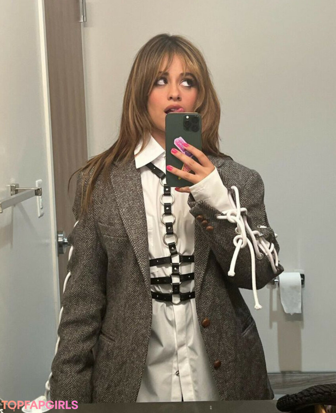 Naakte gelekte OnlyFans-foto van Camila Cabello #1057