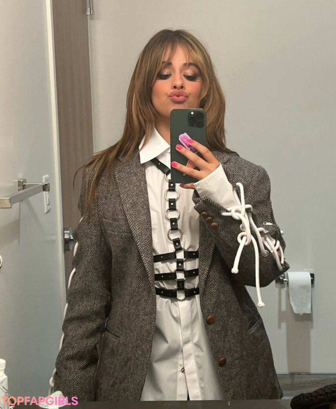 Naakte gelekte OnlyFans-foto van Camila Cabello #1061