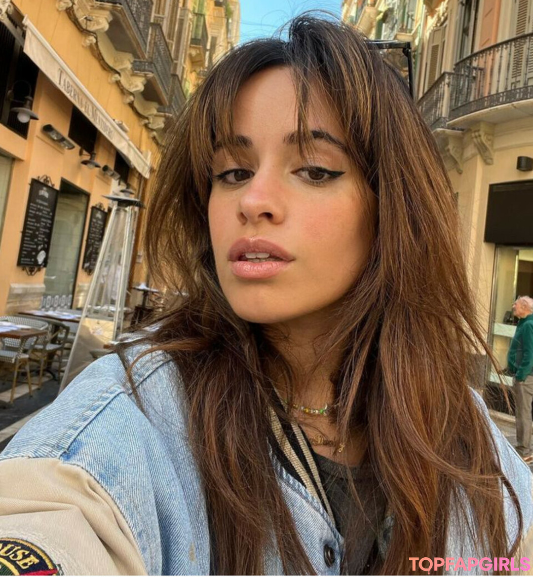 Naakte gelekte OnlyFans-foto van Camila Cabello #1196