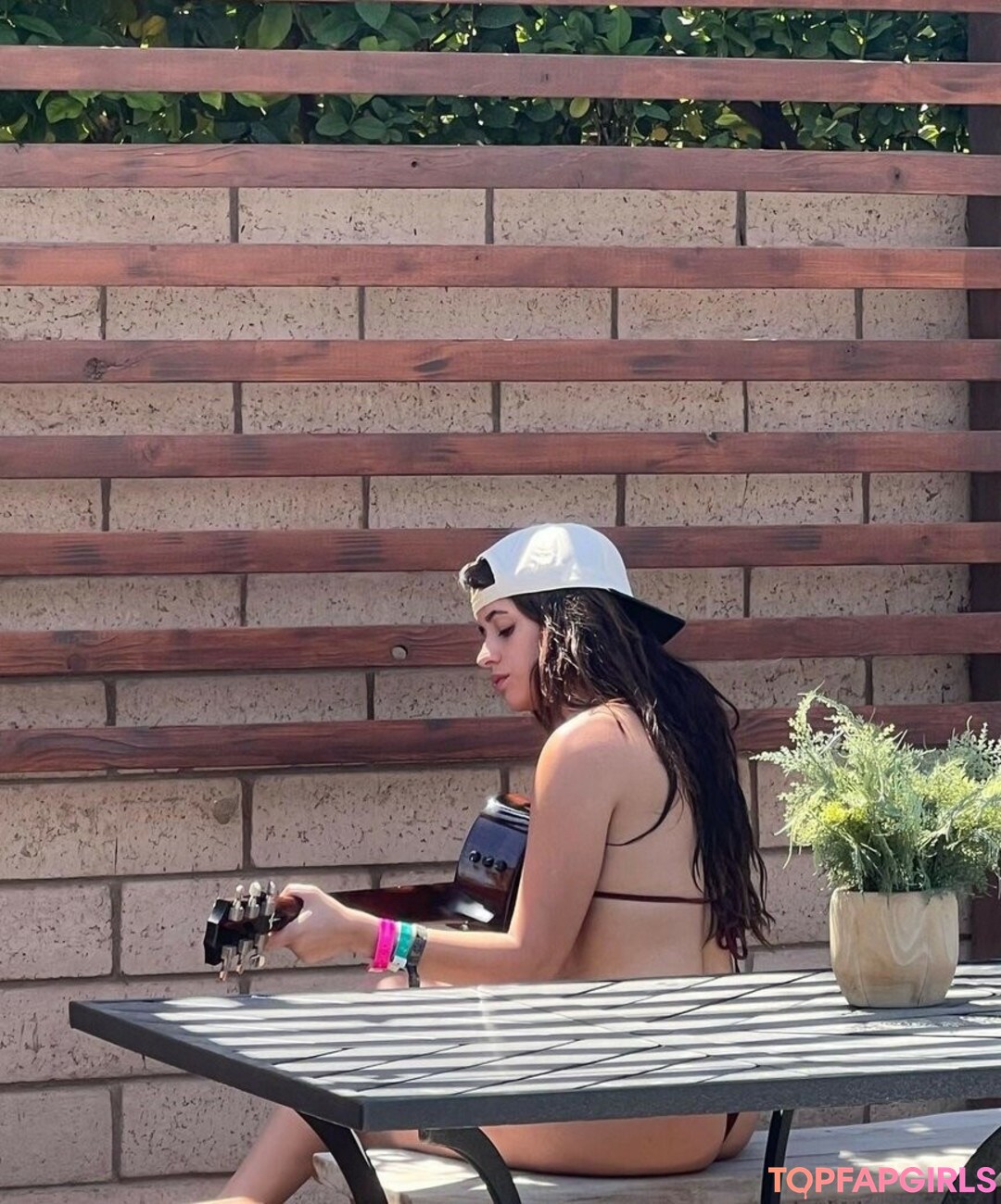 Naakte gelekte OnlyFans-foto van Camila Cabello #1243