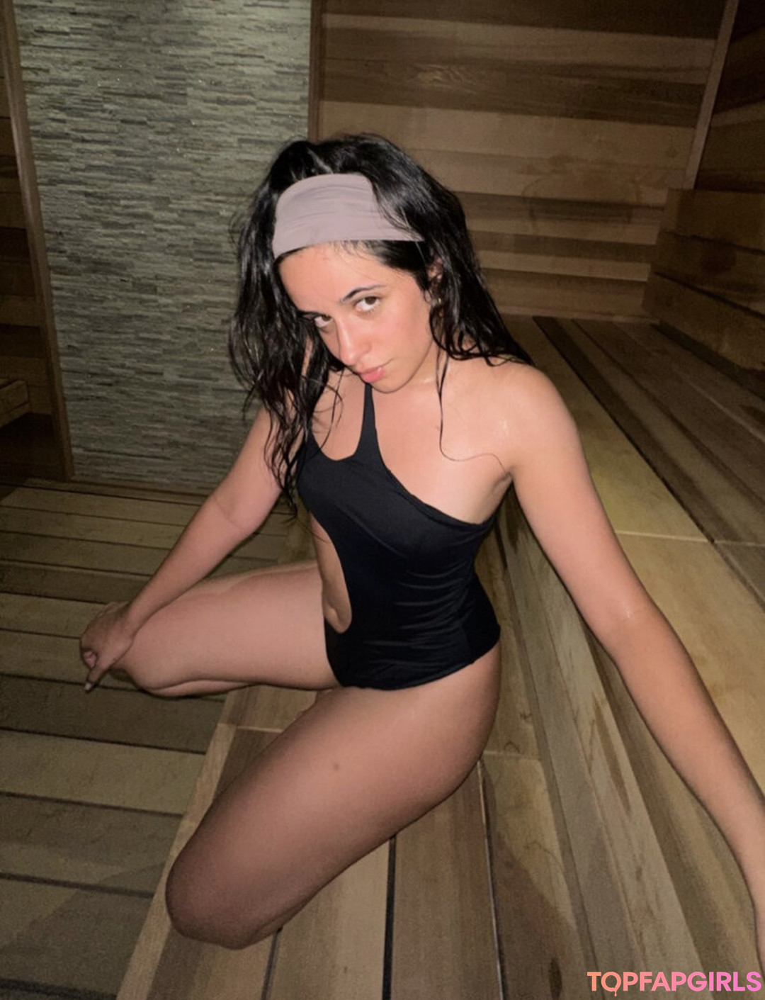 Naakte gelekte OnlyFans-foto van Camila Cabello #1510