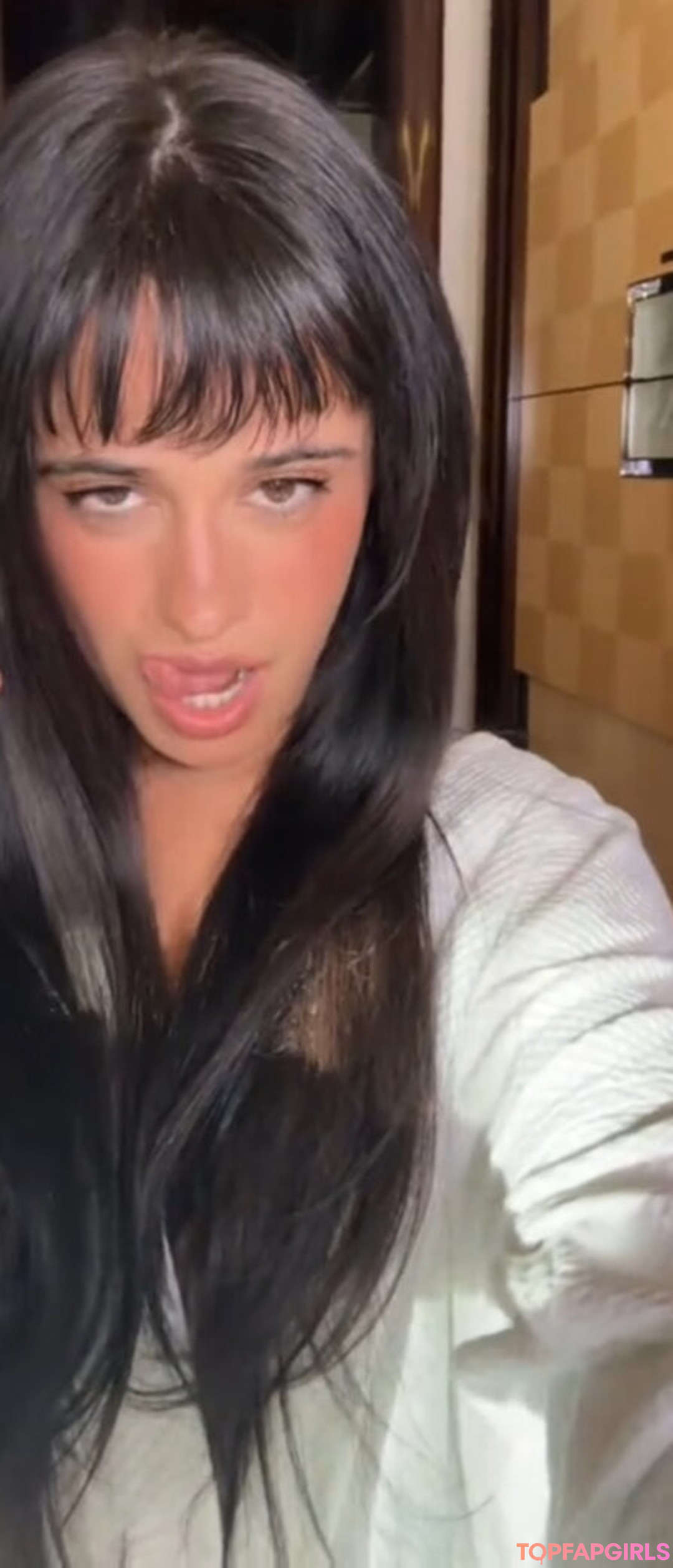Naakte gelekte OnlyFans-foto van Camila Cabello #1605