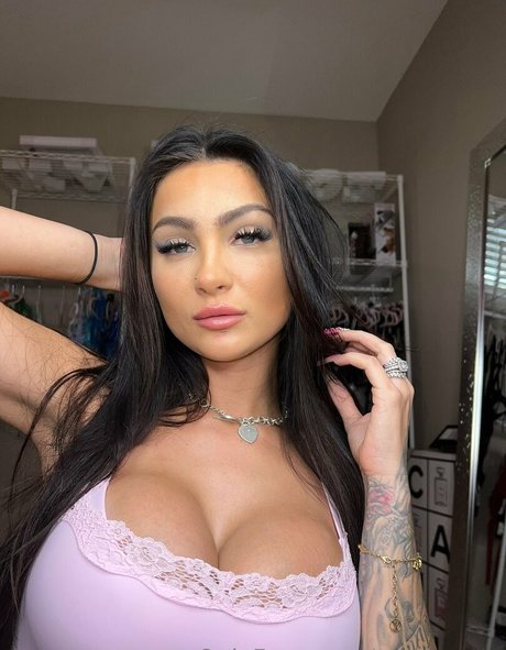 Naakte gelekte OnlyFans-foto van Woahnatty