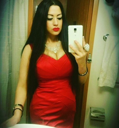 Naakte gelekte OnlyFans-foto van Jennifer Cortez