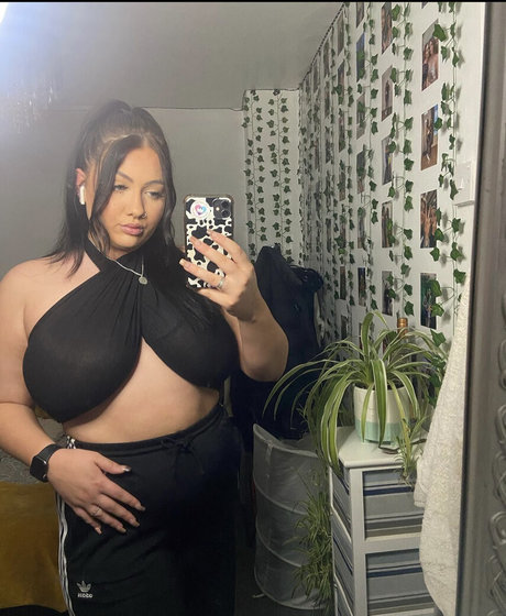 Naakte gelekte OnlyFans-foto van Chelsealeigh