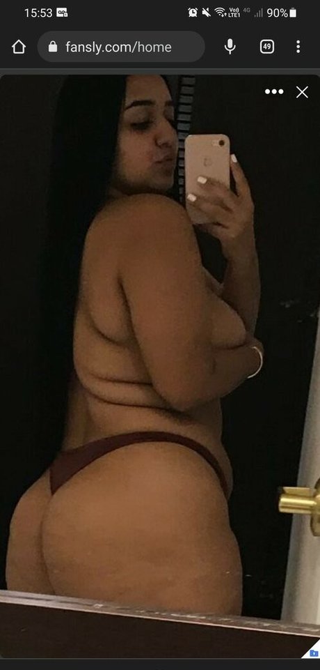 Naakte gelekte OnlyFans-foto van Adriana Jinett