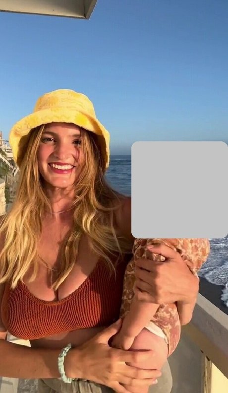 Naakte gelekte OnlyFans-foto van Isabella Abell
