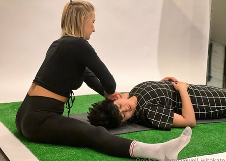 Naakte gelekte OnlyFans-foto van Livewellwithkate