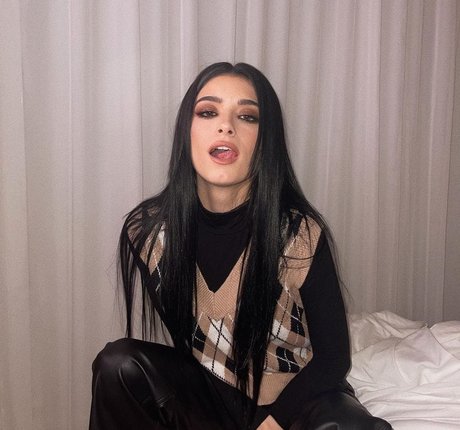 Naakte gelekte OnlyFans-foto van Dixie Damelio