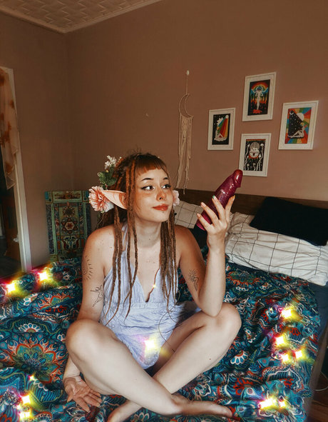 Naakte gelekte OnlyFans-foto van Minalovegoodvids