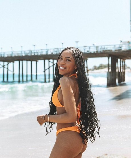 Naakte gelekte OnlyFans-foto van Teala Dunn