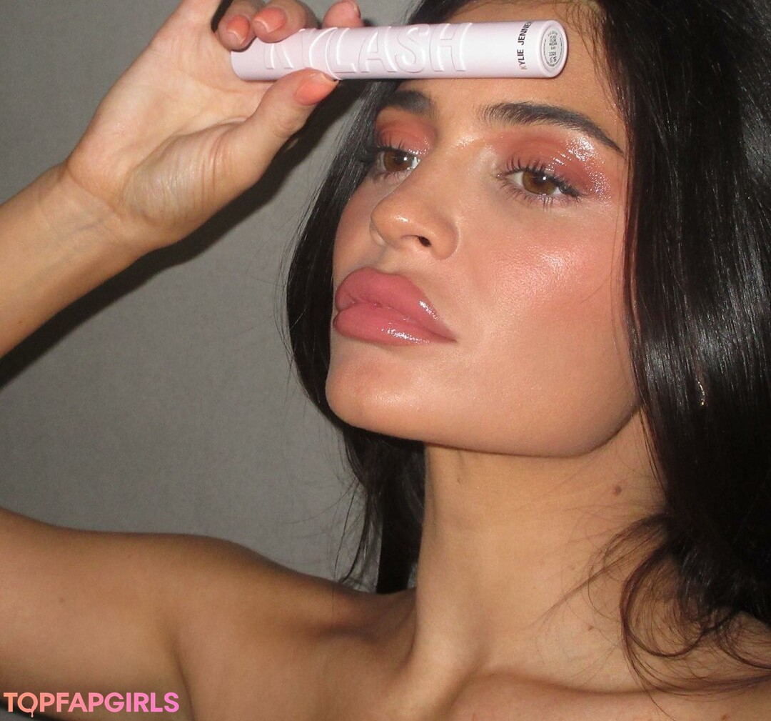 Naakte gelekte OnlyFans-foto van Kylie Jenner #1029