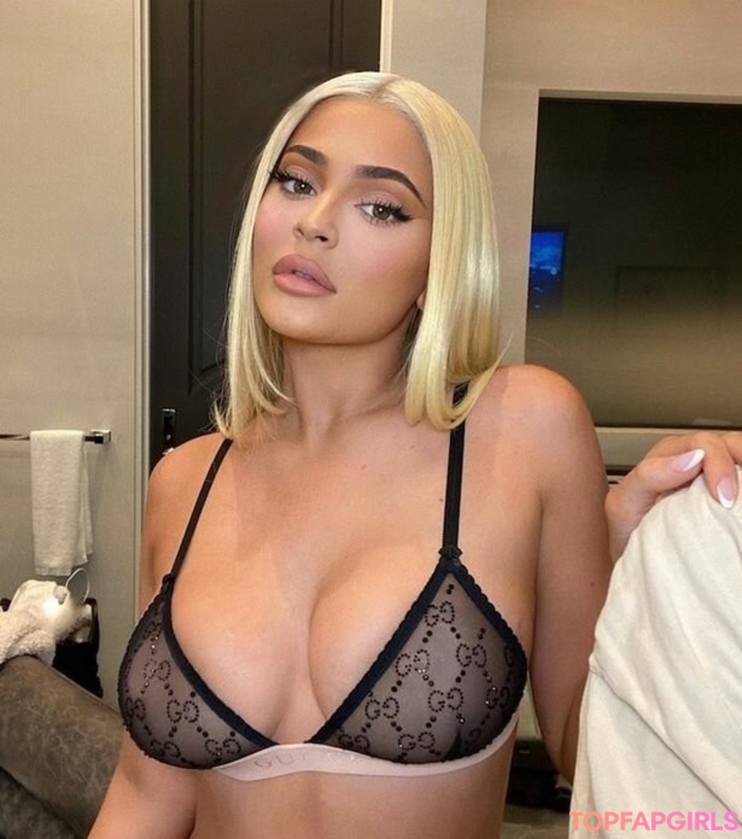 Naakte gelekte OnlyFans-foto van Kylie Jenner #1059
