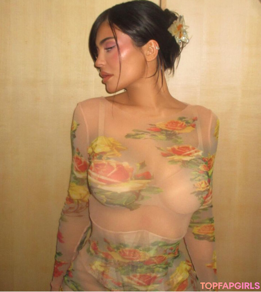 Naakte gelekte OnlyFans-foto van Kylie Jenner #1131
