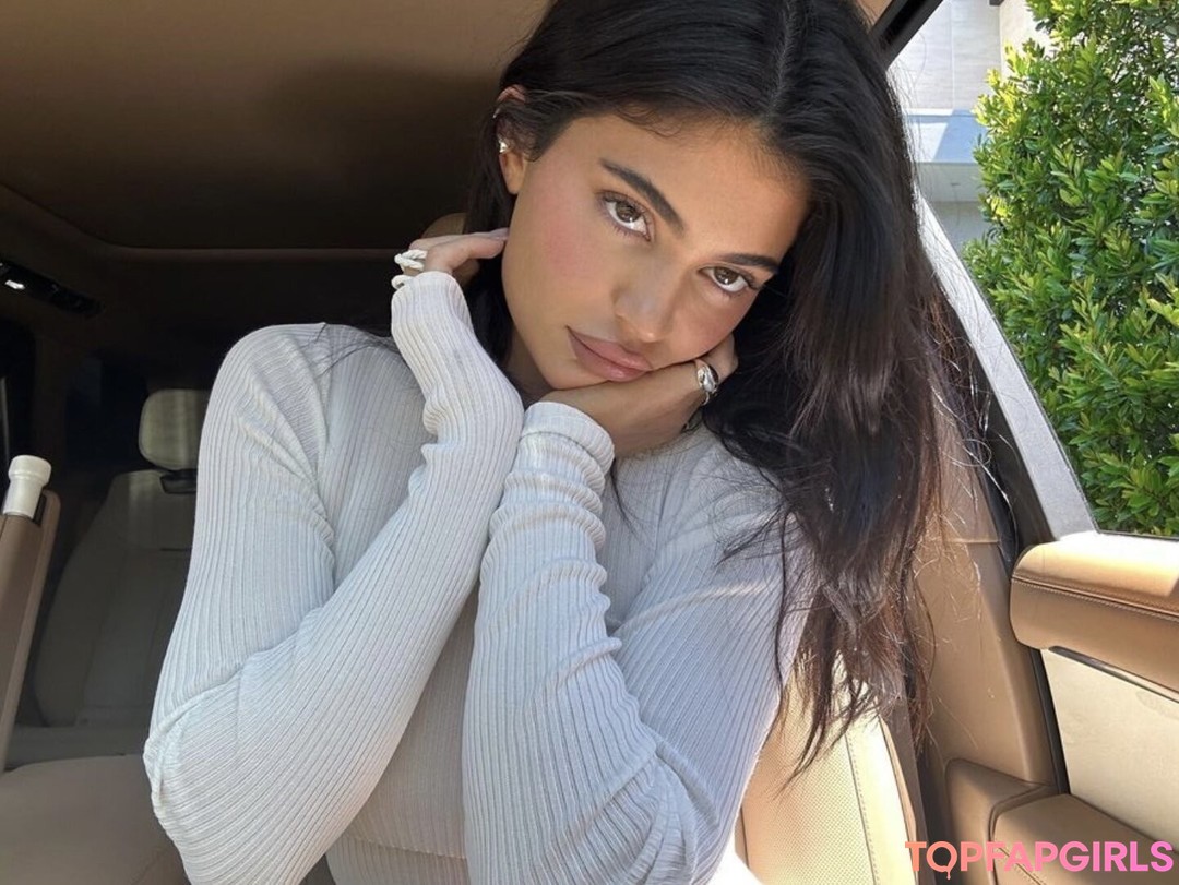 Naakte gelekte OnlyFans-foto van Kylie Jenner #1288