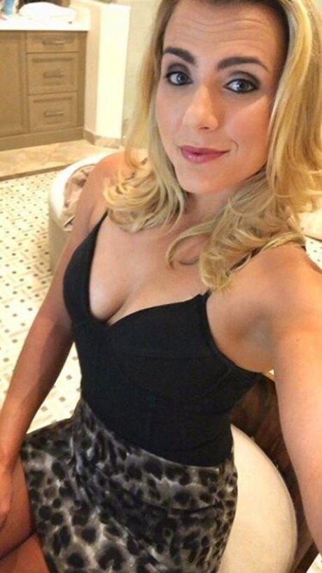 Naakte gelekte OnlyFans-foto van Lexi Thompson