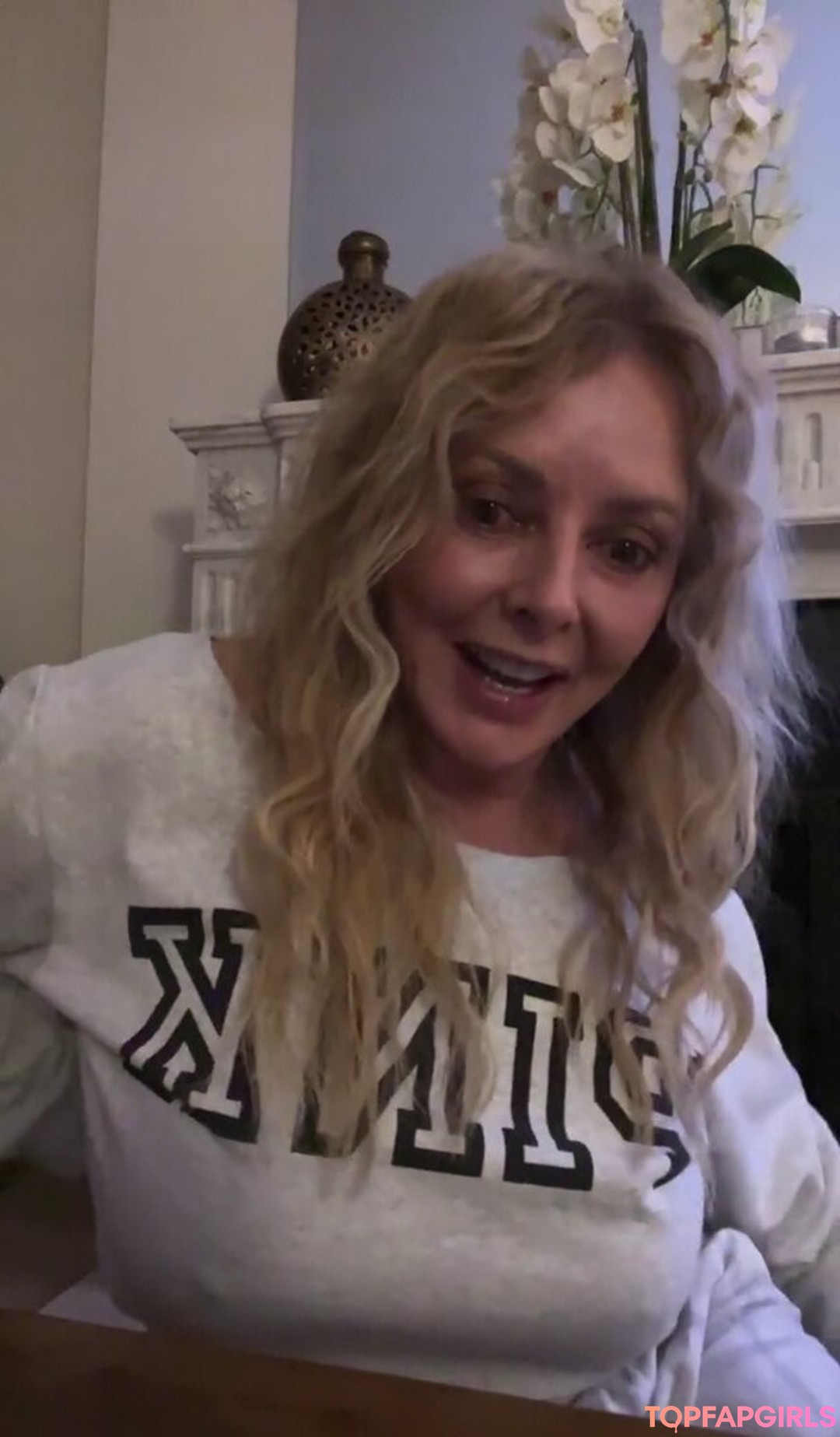 Naakte gelekte OnlyFans-foto van Carol Vorderman #1011