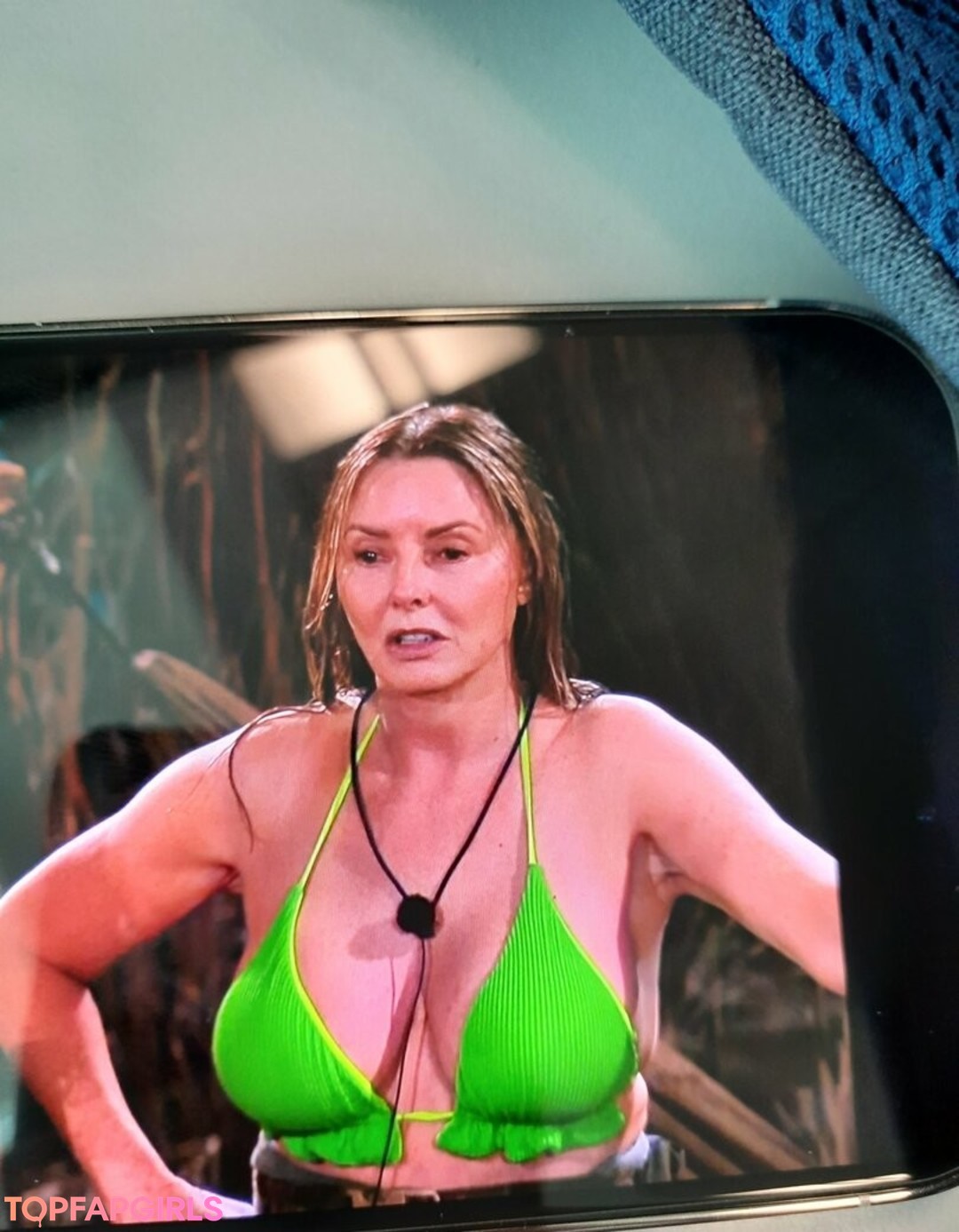 Naakte gelekte OnlyFans-foto van Carol Vorderman #1035