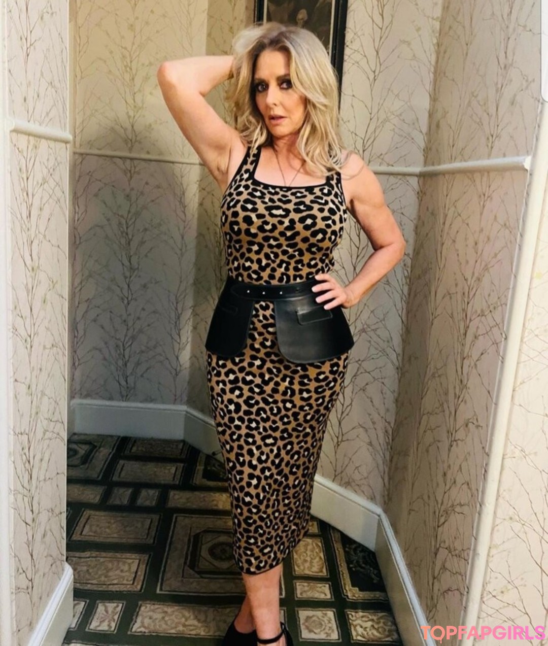 Naakte gelekte OnlyFans-foto van Carol Vorderman #1197