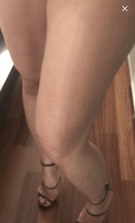 Naakte gelekte OnlyFans-foto van Elena Mici